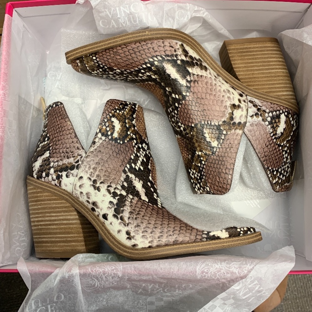Snake Skin booties! ♥️